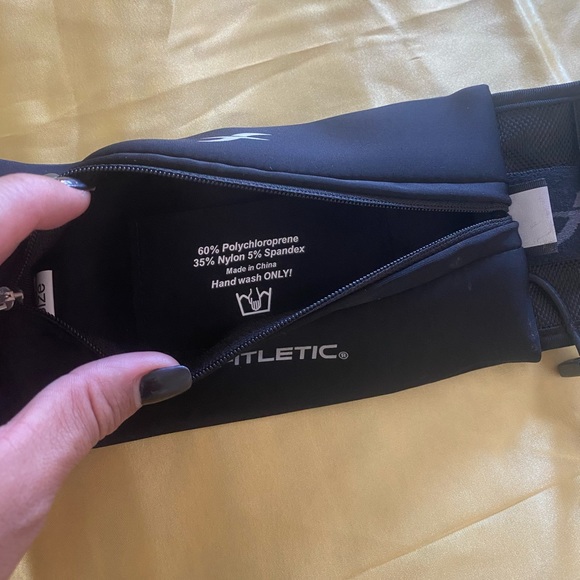 NWOT Fitletic Ultimate Adjustable Unisex Running and Workout Belt Black IPhone - Picture 4 of 5